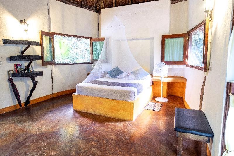 Jolie Jungle Eco Hotel (Adults Only) Leona Vicario Ruang foto